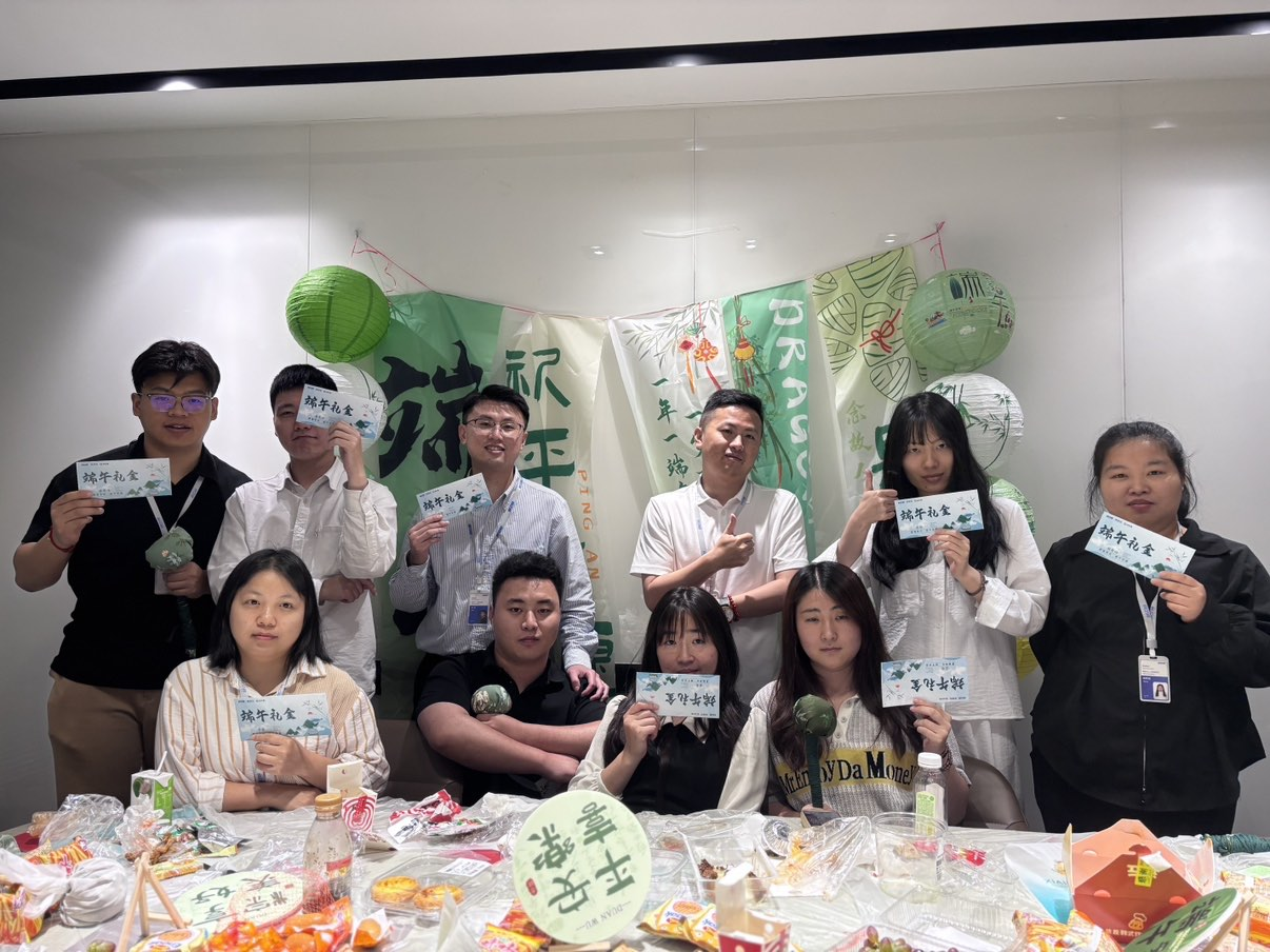 2025.06.17 快企务上海办公室端午活动合影留念。