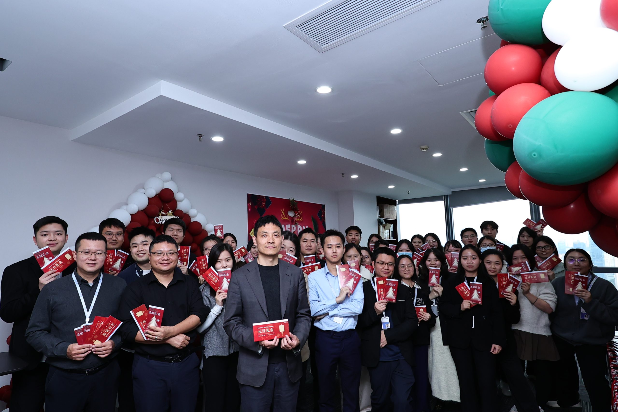 2025.12 圣诞节活动，丰富团队文化活动。