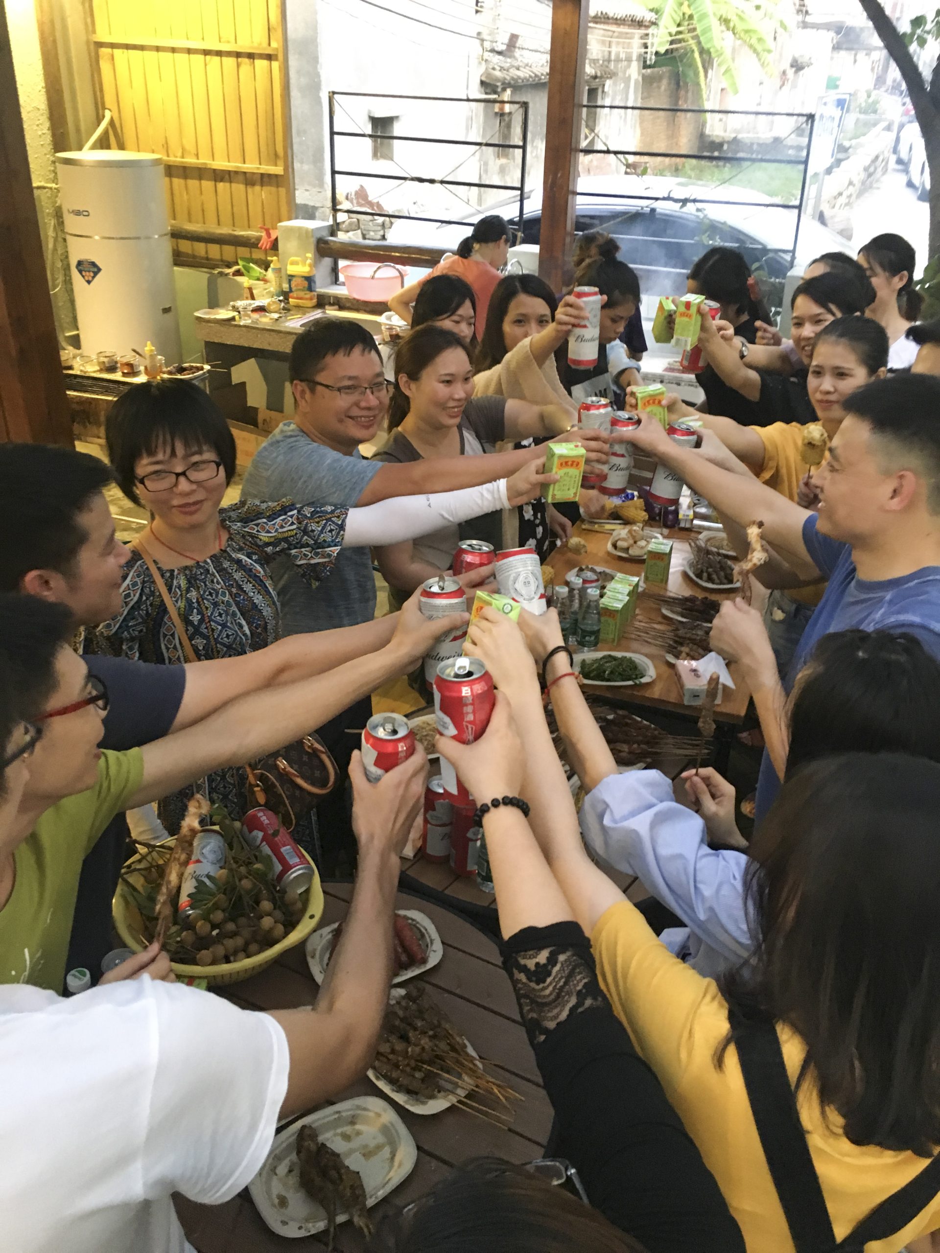 2018.07年中活动，开展团队交流活动。